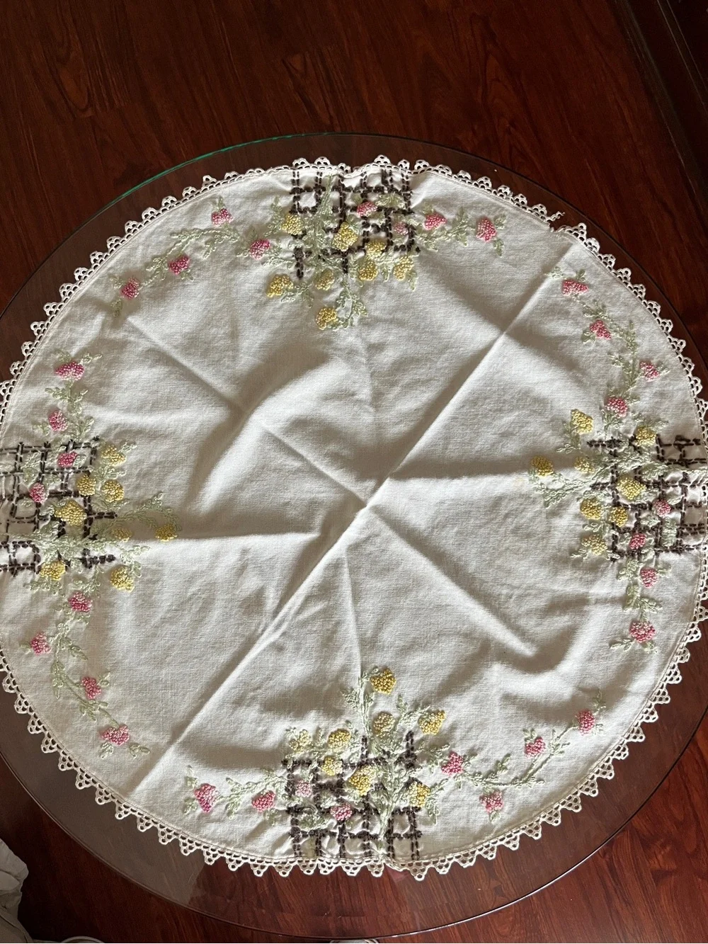 Vintage Hand Embroidered Crochet Table Dresser Round Flower Doily Tablecloth 31”